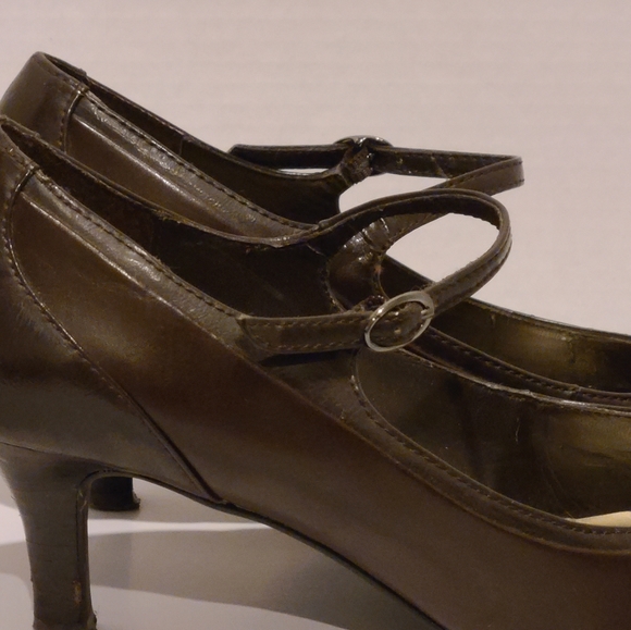 East 5th Ave Heels - Picture 4 of 13